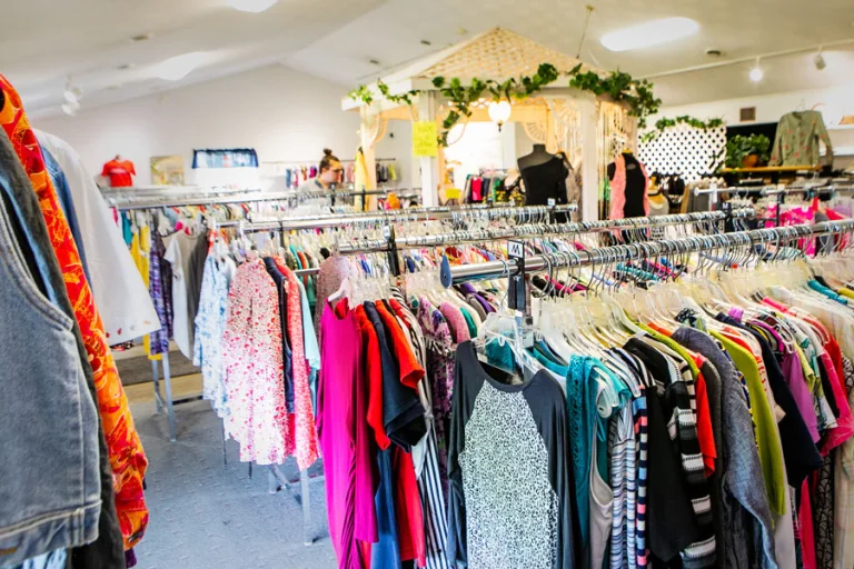 resale shop clothes 768x512